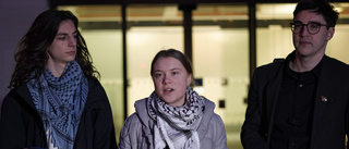 Trotsig Greta Thunberg vid domstol i London