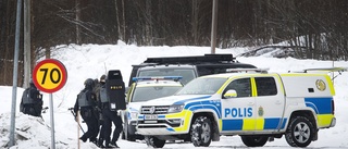 Stor polisinsats på boende i Öjebyn • Boende och personal evakuerade • Man gripen av insatsstyrkan
