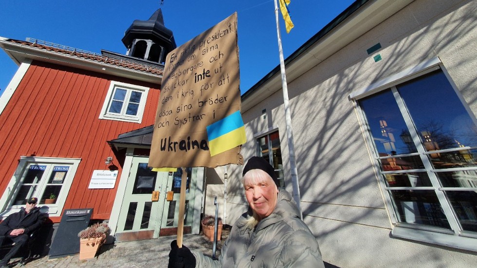 "Om flaggan är uppe nästa måndag tänker jag försöka komma då också", säger Kim Andersson, pensionerad lärarassistent från Vagnhärad.

  


