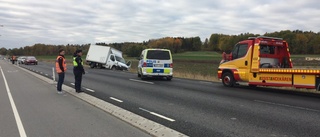 Tre fordon inblandade i olycka Dag Hammarskjölds väg