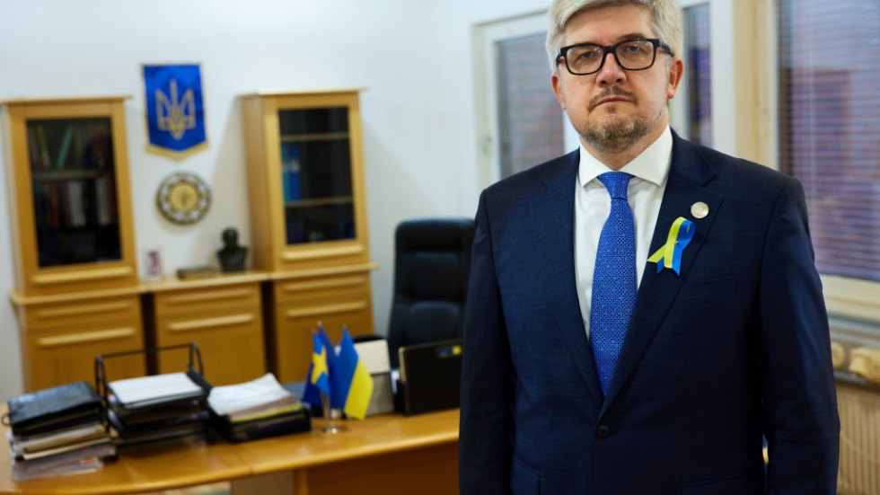 Ambassadör Andrii Plakhotniuk är tacksam för det "historiska beslutet" från Sverige att skicka vapen till Ukraina, säger han i en intervju med TT.
