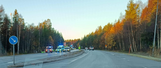 Flera trafikolyckor under morgonen - två personer till sjukhus med ambulans