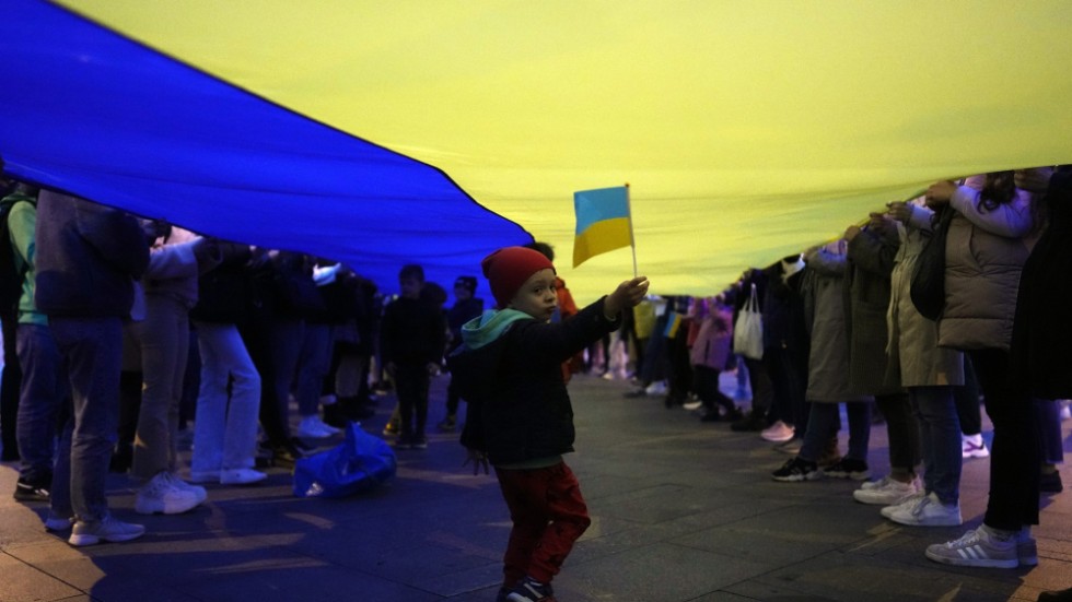 Ukrainska flaggor vid en stöddemonstration för Ukraina i Prag tidigare i år. Arkivbild.