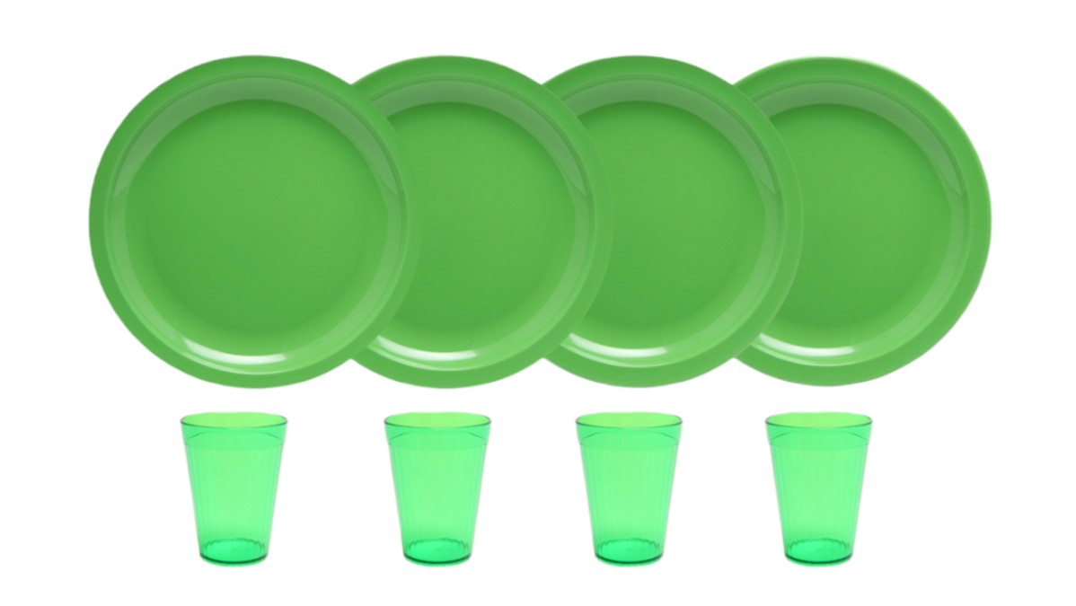 Gröna tallrikar och glas