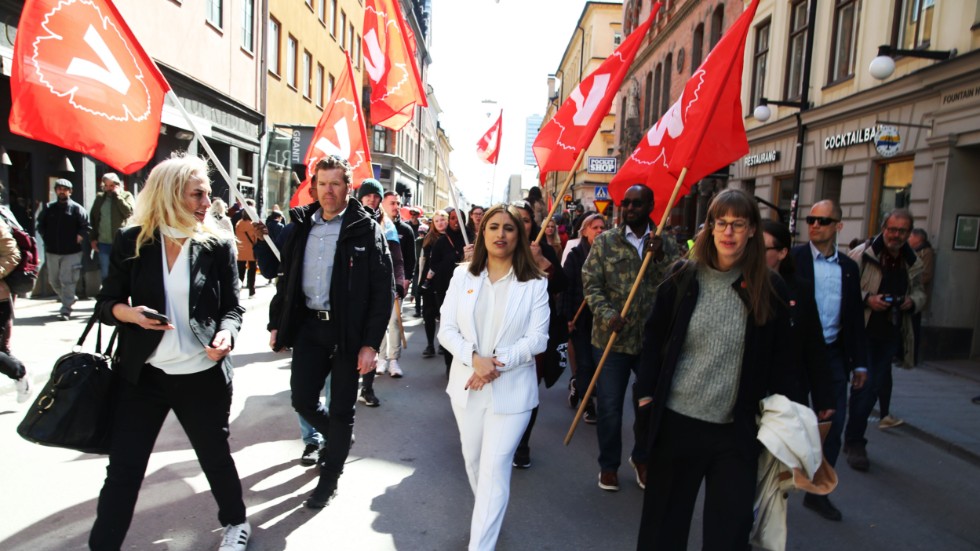 Vänsterpartiets partiledare Nooshi Dadgostar deltar i Vänsterpartiets förstamajtåg i Stockholm, som går från Medborgarplatsen till Kungsträdgården.