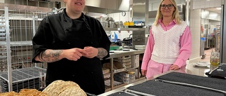 Gina och Rebecka bygger om menyn på Västerviks skolor – för klimatet • Tre val per lunch • Den här rätten saknar eleverna
