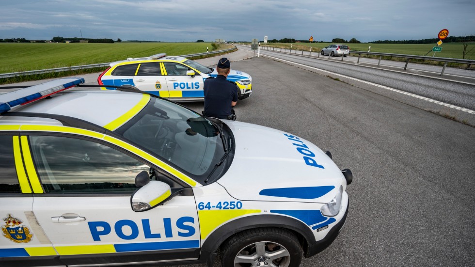 Polisen var i somras på plats längs E65 mellan Ystad och Malmö efter stenkastning. Arkivbild.