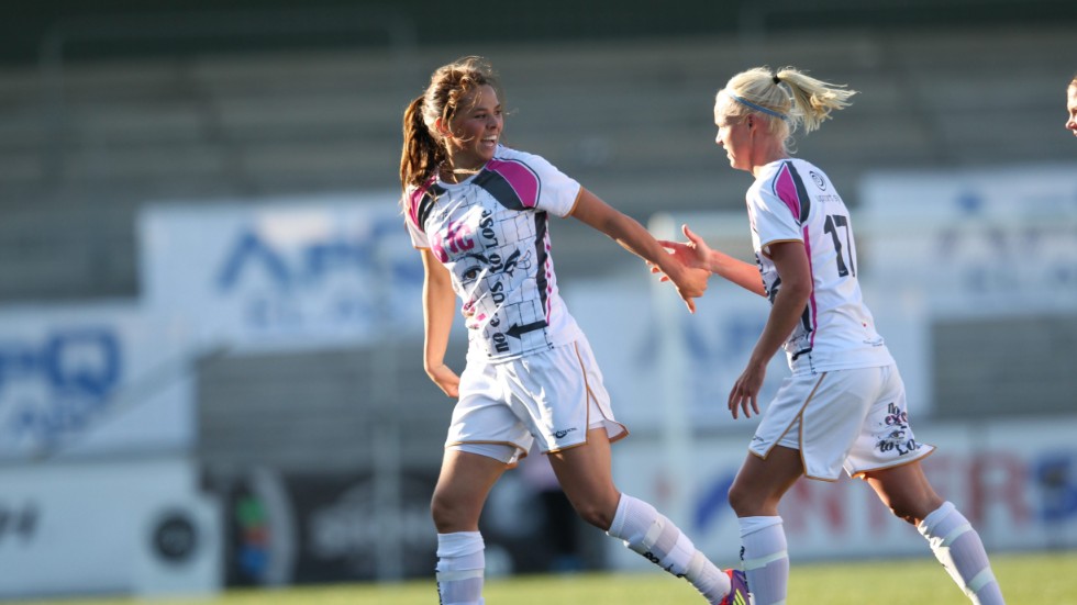 Sara Björk Gunnarsdóttir och Caroline Seger i Rosengård 2011. Arkivbild.