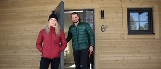 Sandra och Oscar har byggt hus på populära Klockarberget i Arvidsjaur: "Tack och lov har vi haft samma smak"