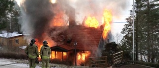 Villa brann ner till grunden
