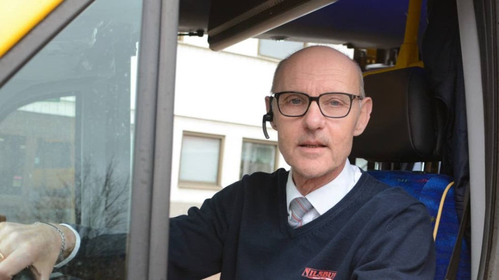 I två år har Bosse Nilsson kört närtrafik i Vimmerby. På "Bussförarens dag" på måndagen firades han.