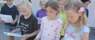 Barnen i Frödinge fick orienteringshjälp av proffsen