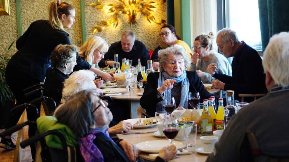 Boende från Vapengränd lät sig väl smakas under restaurangbesöket.