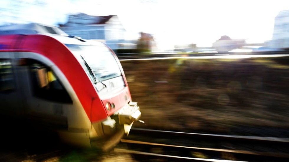 "Utrusta tågen med flashbelysning som varnar bilister vid obevakade järnvägsövergångar." Det föreslår en brevskrivare.