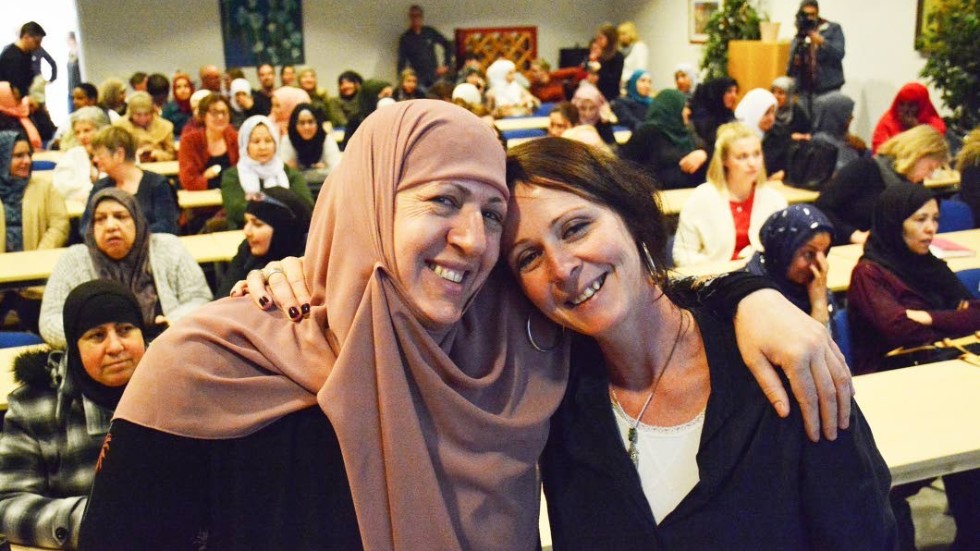 Zaina Doulani och Therese Frykstrand från Yallatrappan i Malmö var i Vimmerby för att inspirera för hur man kan skapa arbete för nyanlända kvinnor.