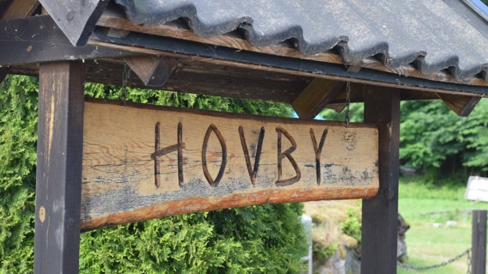 Hovby båthamn ligger i Västra Eneby en bit öster om Kisa.