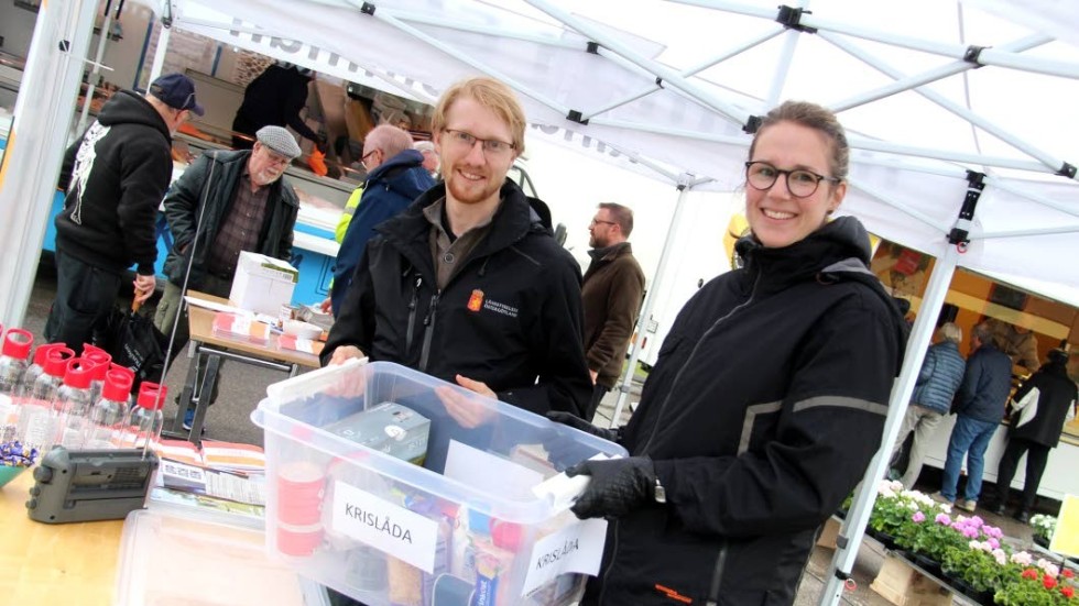 På fredagen var Erik Lindman och Susanne Aristegui Adolphi, från länsstyrelsen i Östergötland, på plats i Kisa för att ge tips hur man kan förbereda sig inför en kris.