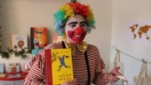 Clowner invigde Metallens nya bibliotek