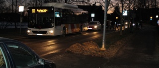 Bussförare uppfattar trafiken som hetsig – nu kan hållplatsen vid skolan försvinna