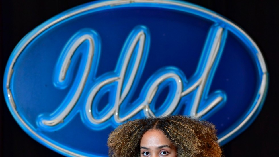 Jacqline Mossberg Mounkassa sökte till "Idol" via extraprogrammet "Idolraketen". Nu är hon i semifinal tillsammans med Lana Sulhav, Annika Wickihalder och Birkir Blær Ódinsson.