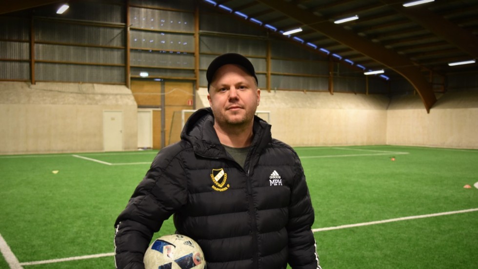 Mikael Philipsson är ordförande för fotbollssektionen i Rimforsa IF.