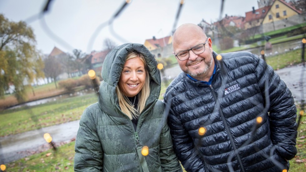 Josefine Eriksson och Magnus Olsson, Visby Centrum. Tillsammans fixar de julstämningen i stan.