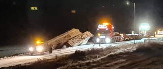 Lastbil tappade stor kran i skarp kurva: "Det är så här varje år när snön kommer"