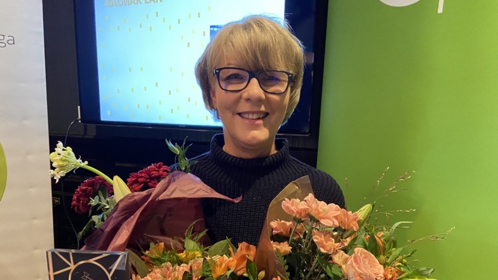 En stolt och smått chockad Kristina Alsér mottar nomineringen till Kalmar läns kandidat för Guldklubban under torsdagen för sitt ordförandeskap. Nomineringen skedde vid ett firande på Stadshotellet i Vimmerby.