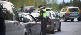 Knarkhund gjorde fynd i bil – fyra anhållna