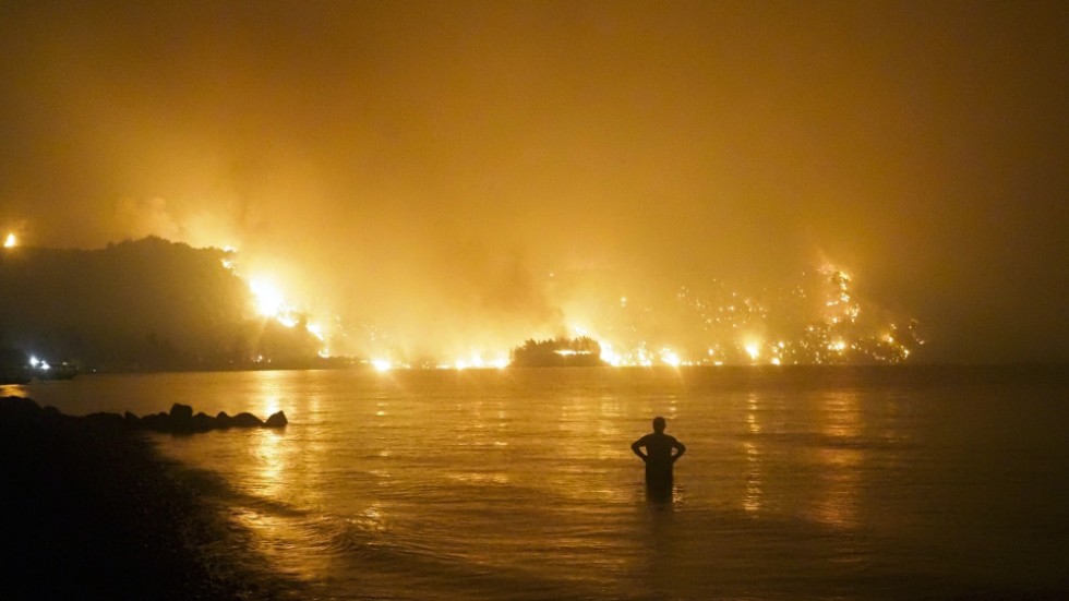 Många områden i Europa drabbades av bränder under 2021. Bilden är från Limni i Grekland.