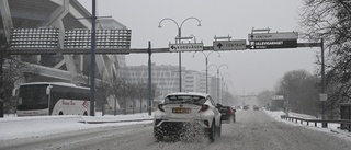 Snön stoppar bussar i flera städer