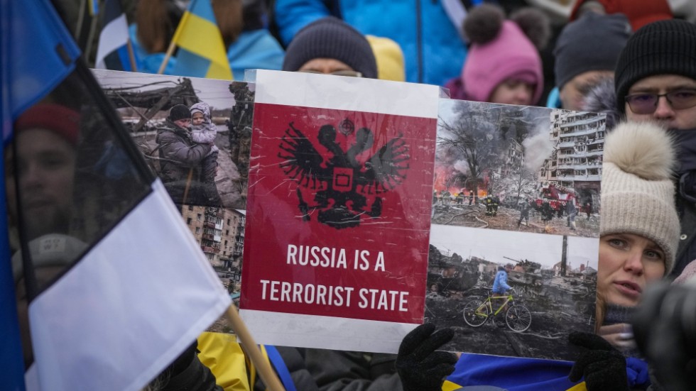 Ester och ukrainare vid en demonstration mot Rysslands krig i Ukraina i Tallinn förra veckan.