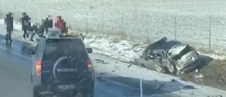 Bil och lastbil i kollision på E4 – bilen hamnade i diket 