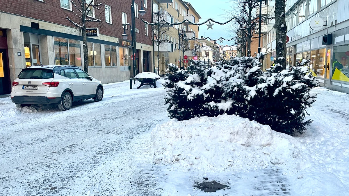 Bilisternas snöslarvande är en riktig trafikfara
