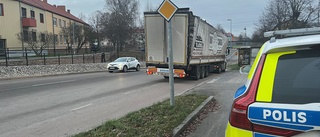 Lastbil körde in i viadukten på Vasavägen