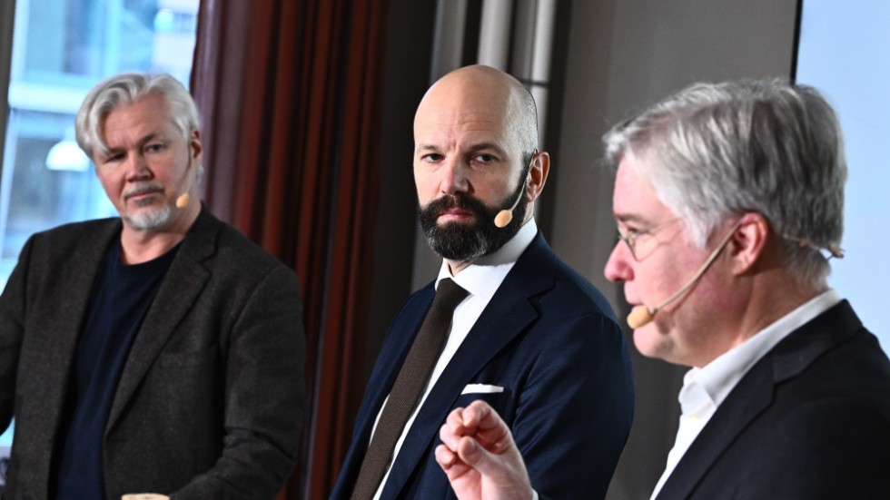 Torbjörn Johansson, avtalssekreterare LO, Mattias Dahl, vice vd Svenskt Näringsliv, och Martin Wästfelt, förhandlingschef Unionen, under pressträff om etableringsjobb.