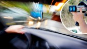 Drogpåverkad förare körde i 150 på 70-väg – flydde från polisen i fel körriktning ✓Sprang ut på åker