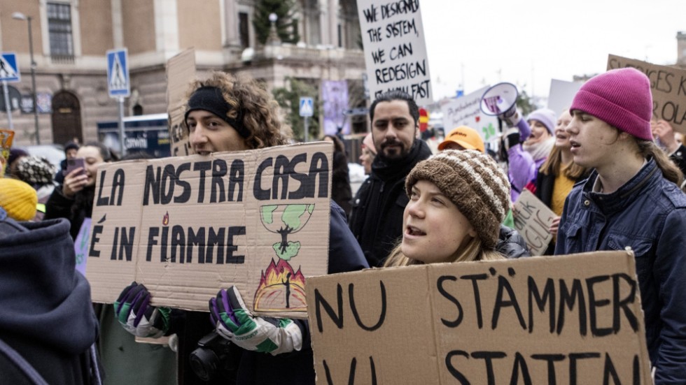 Klimataktivisten Greta Thunberg under klimatdemonstrationen i Stockholm som den ungdomsledda organisationen Aurora genomförde med anledning av stämningsansökan mot staten för bristande klimatarbete.