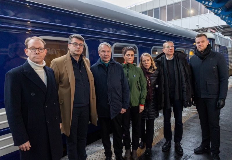 Utrikesminister Tobias Billström (M) är på besök i Ukrainas huvudstad Kiev tillsammans med utrikesministrarna från Norden och Baltikum.