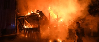 Våldsam brand vid Kisa Wärdshus – stor spridningsrisk avvärjd • Polisen utreder mordbrand