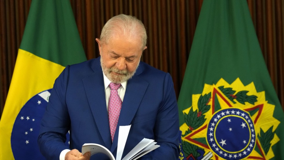 Brasiliens president Lula da Silva vid hans första ministermöte som president.