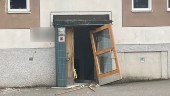 Explosion i flerfamiljshus i Åkers styckebruk: "Ytterdörren till trappuppgången är alldeles urblåst"