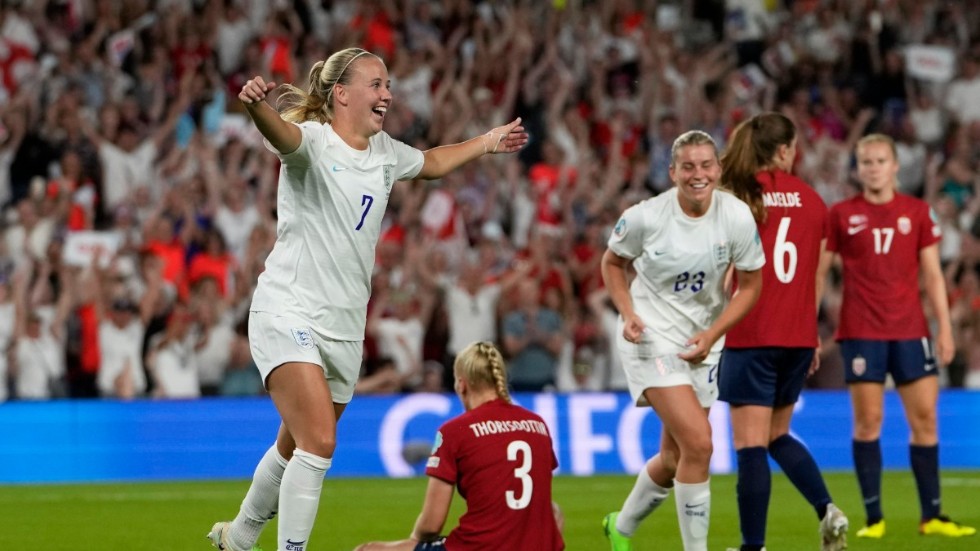 England körde över Norge fullständigt och vann med 8–0, den största segern i EM:s historia.