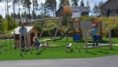 Efter förseningen: Två nya lekplatser färdigställda i Västervik – tillgänglighetsanpassning möjliggör lek för fler