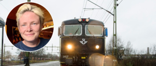 Flera tåg står stilla efter nedblåst ledning – passagerare fast på strömlöst tåg: "Ingen AC eller lyse finns"