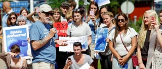 Aktivister på Kolmården protesterade mot instängda delfiner