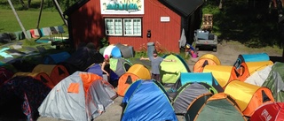 Övergivna tält från Bråvalla skänks till Barnens Ö