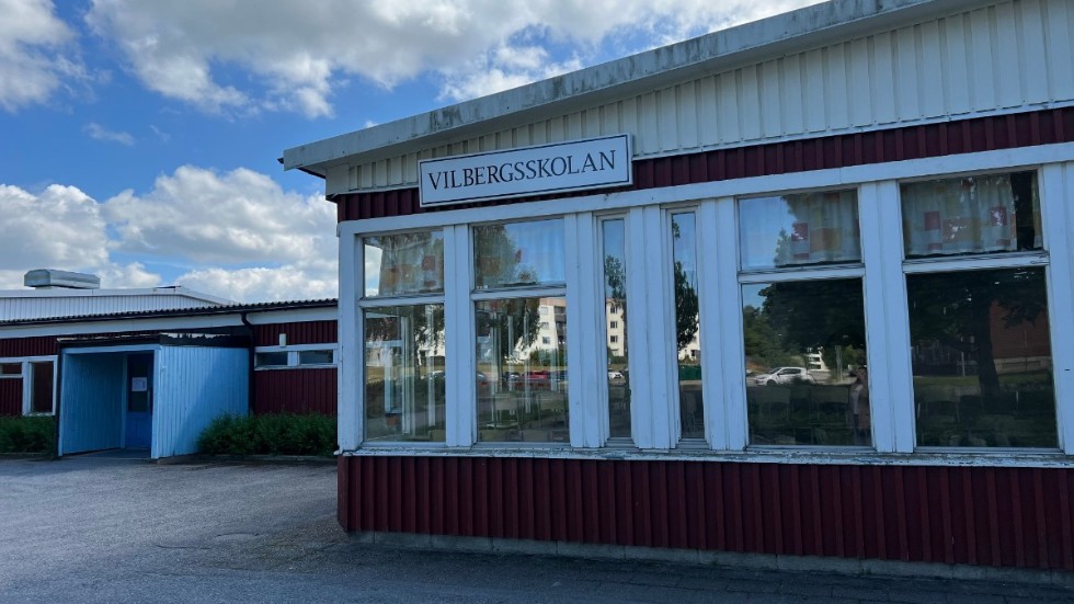 Hinner den nya Vilbergsskolan bli klar till 2026 eller ska det ta lika lång tid som med Femöresbron och Räddningstjänstens nya byggnad på Dagsbergsfältet, undrar signaturen Undrande Morfar.
