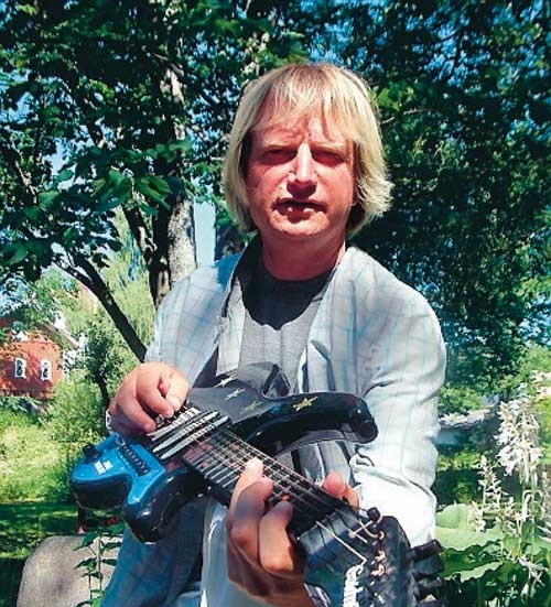 En durkdriven luftgitarrist, Stewe Gustafsson.