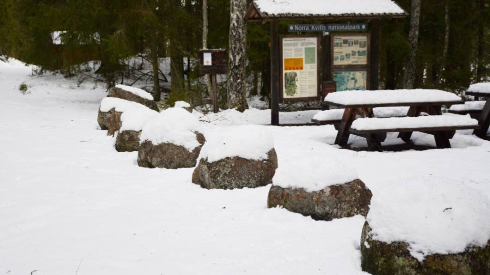 Entrén vid nationalparken Norra Kvill i vinterskrud. Någon ny entre blir det inte i år. Cirka 12 000 besökare kommer till Norra Kvill per år.